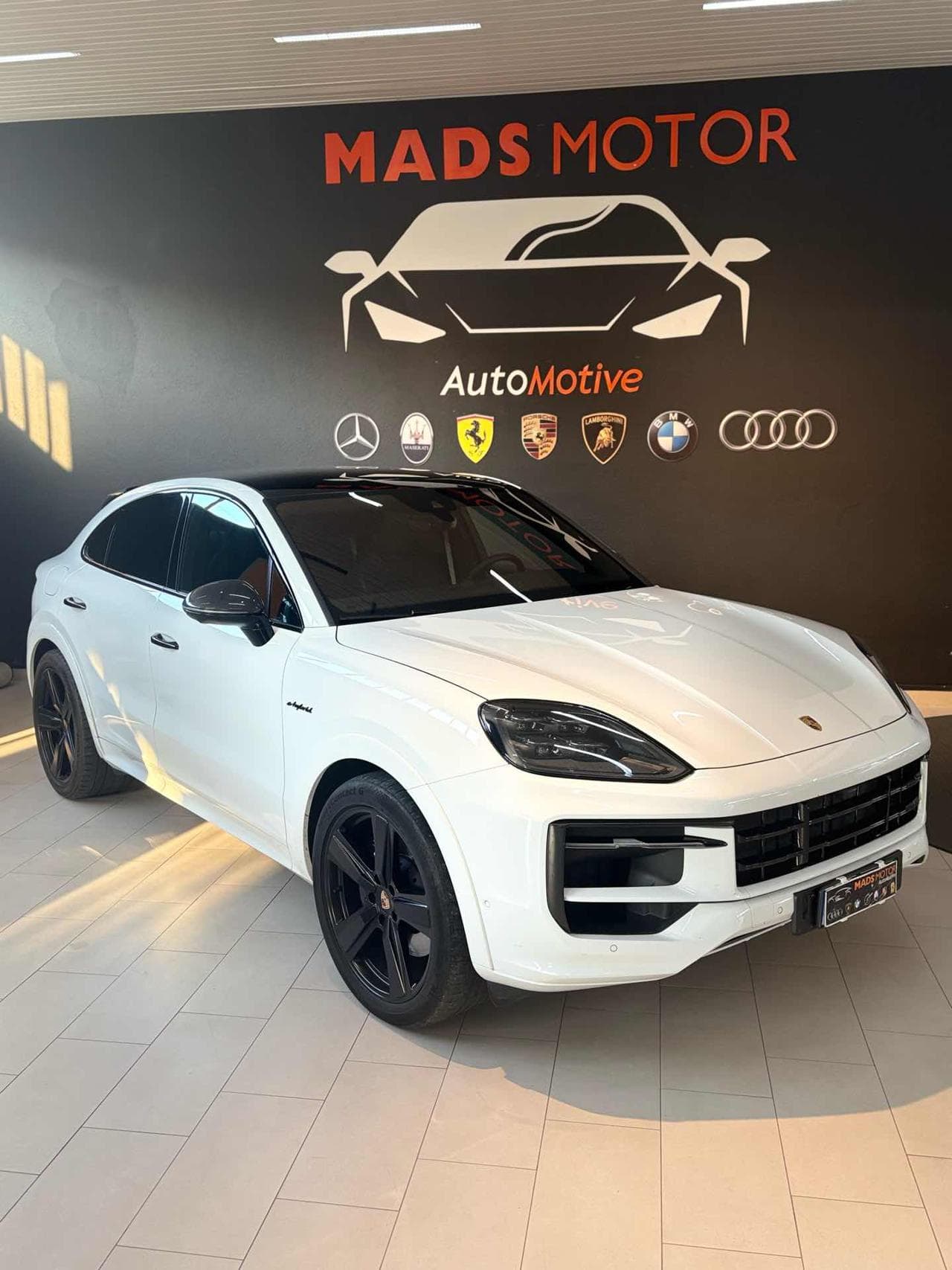 PORSCHE Cayenne — vista principale