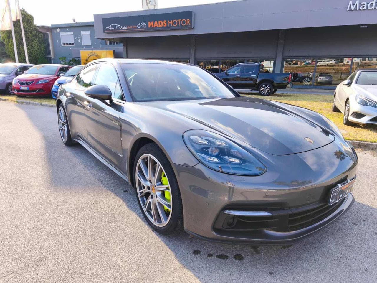 PORSCHE Panamera — vista principale