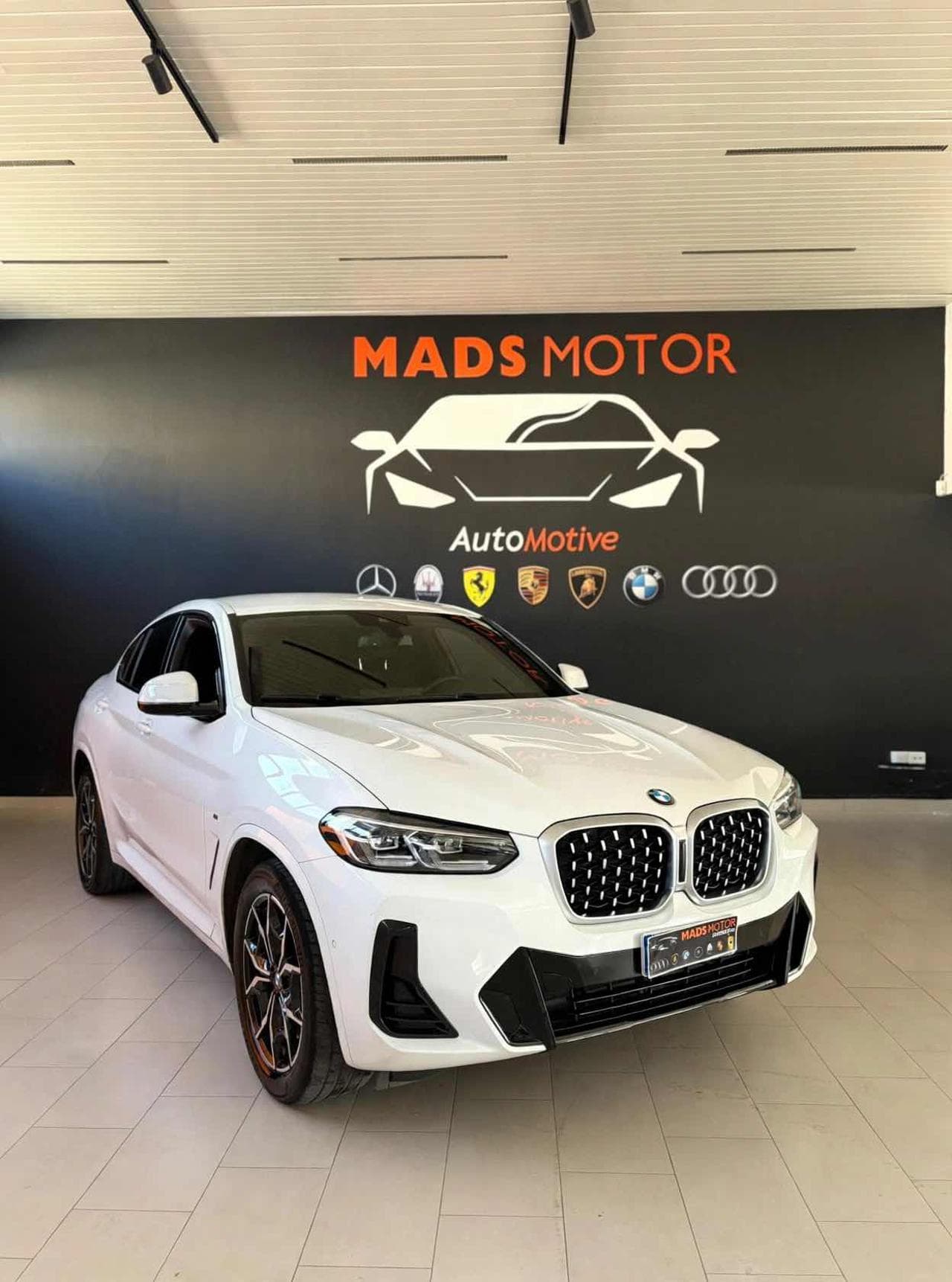 BMW X4 — vista principale