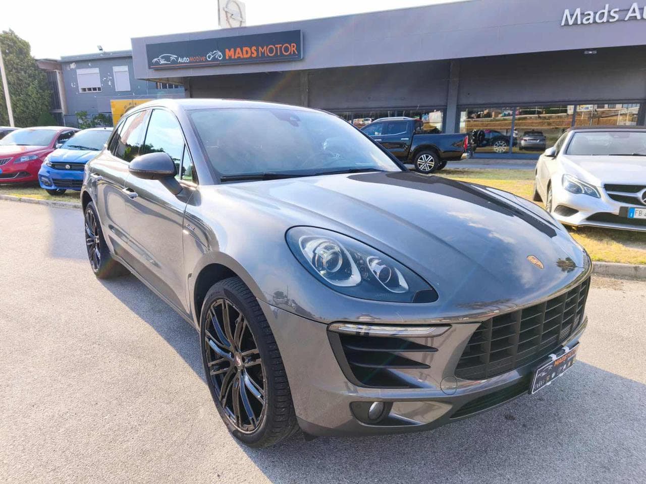 PORSCHE Macan — vista principale