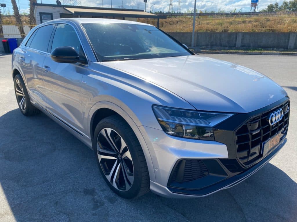 AUDI Q8 — vista principale